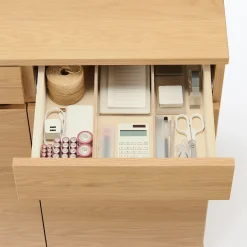 Armoire en noyer avec tiroirs