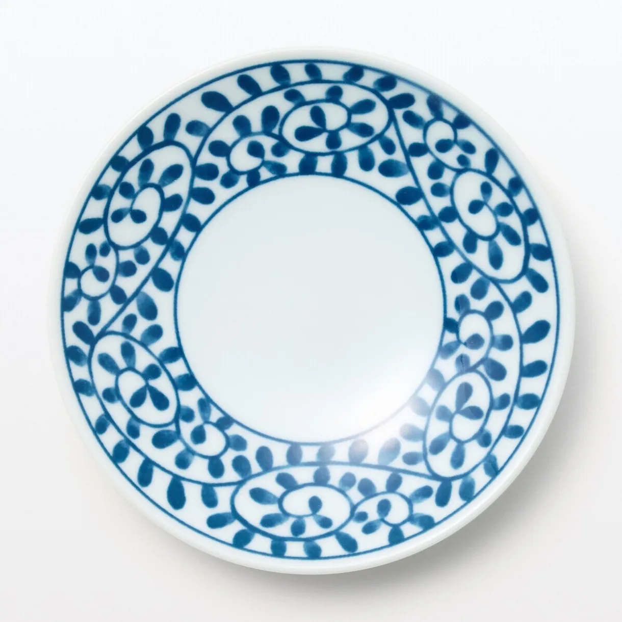 Assiette en porcelaine Hasami ‐ Motifs arabesque