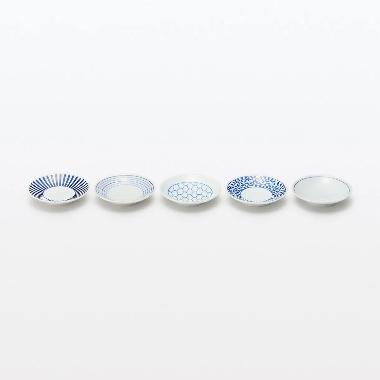 Assiette en porcelaine Hasami ‐ Motifs arabesque