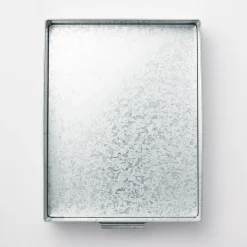 Boîte en fer blanc