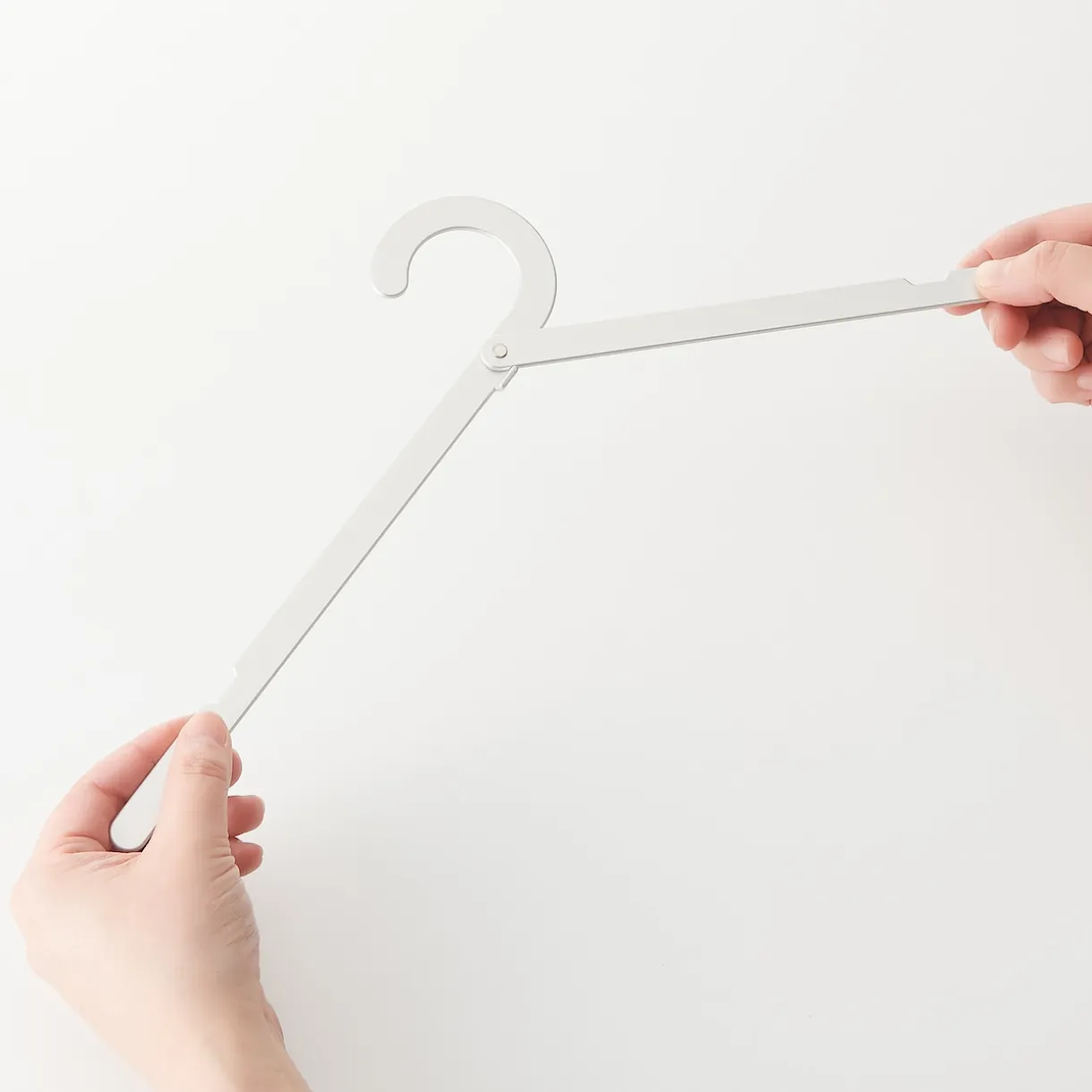 Cintre pliable en aluminium
