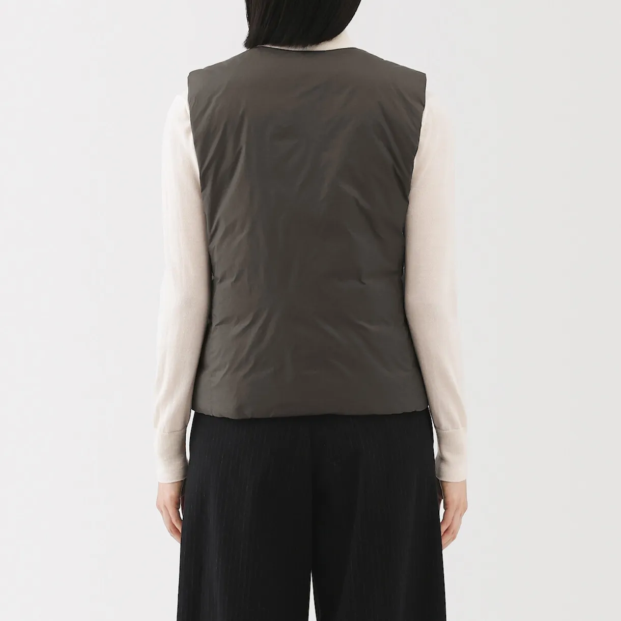Doudoune légère pliable en nylon recyclé sans manche sans col pour femme