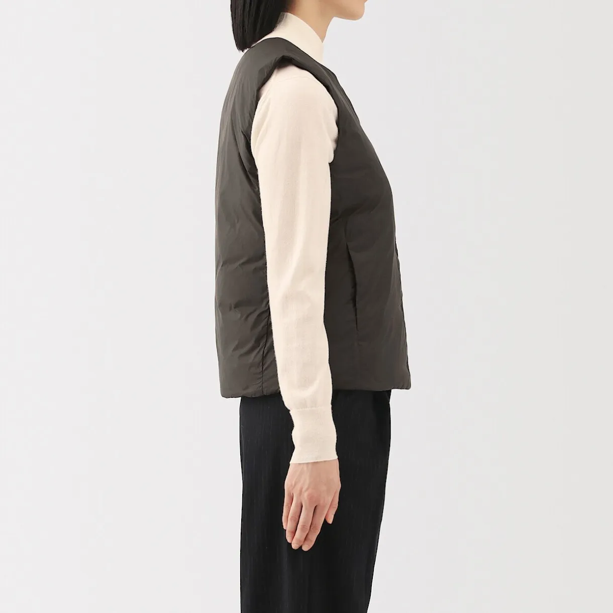 Doudoune légère pliable en nylon recyclé sans manche sans col pour femme