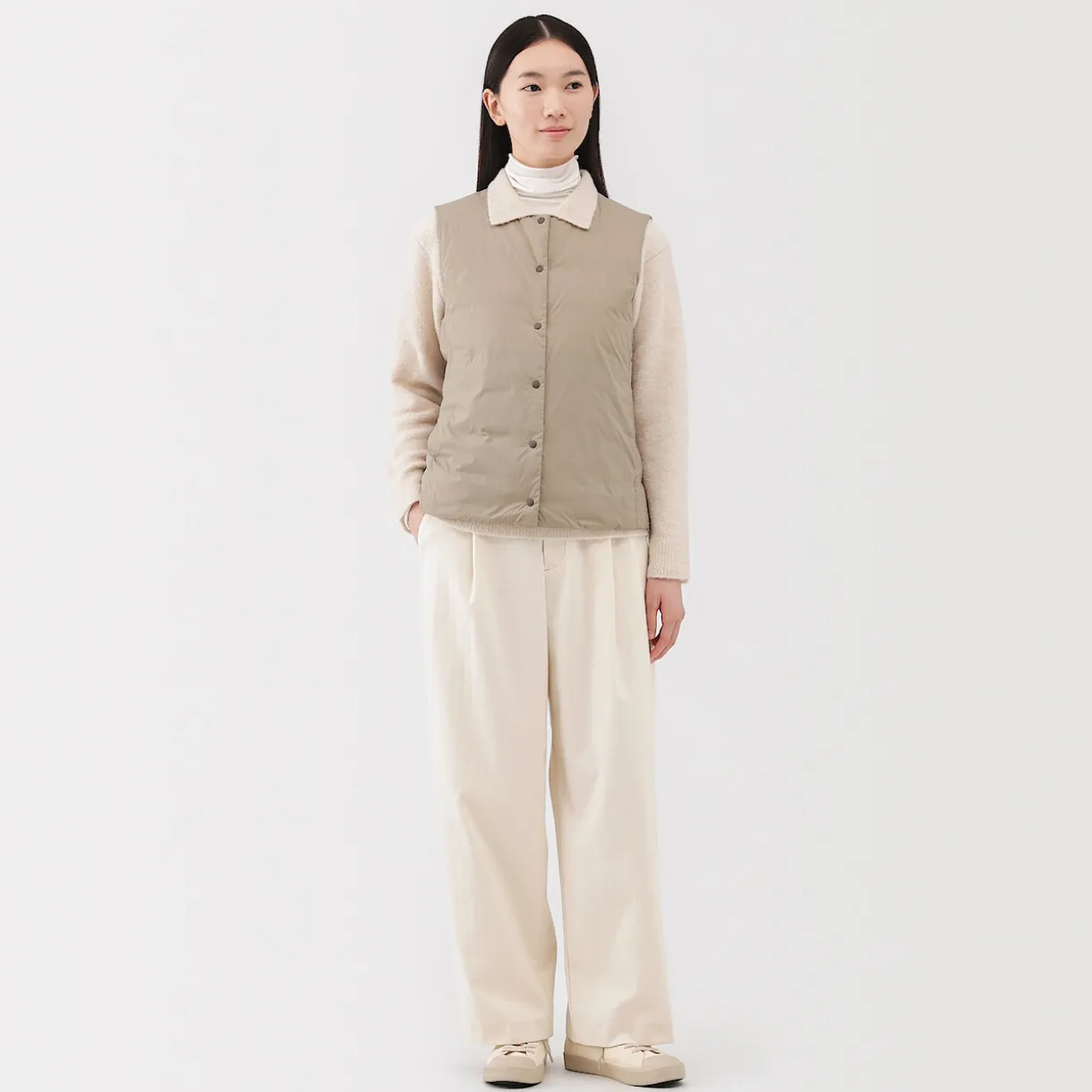 Doudoune légère pliable en nylon recyclé sans manche sans col pour femme