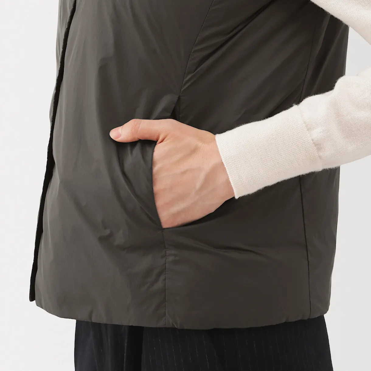 Doudoune légère pliable en nylon recyclé sans manche sans col pour femme