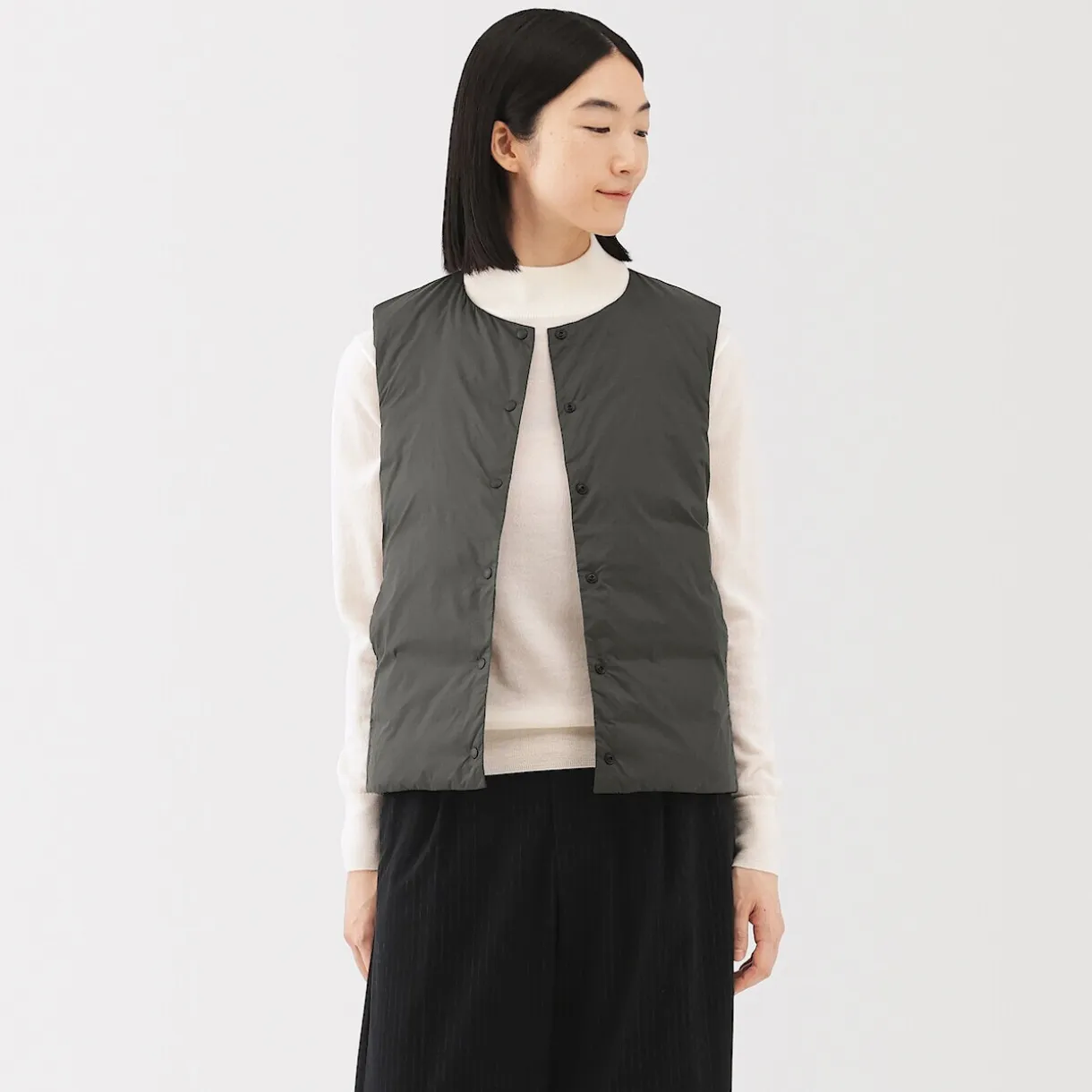 Doudoune légère pliable en nylon recyclé sans manche sans col pour femme