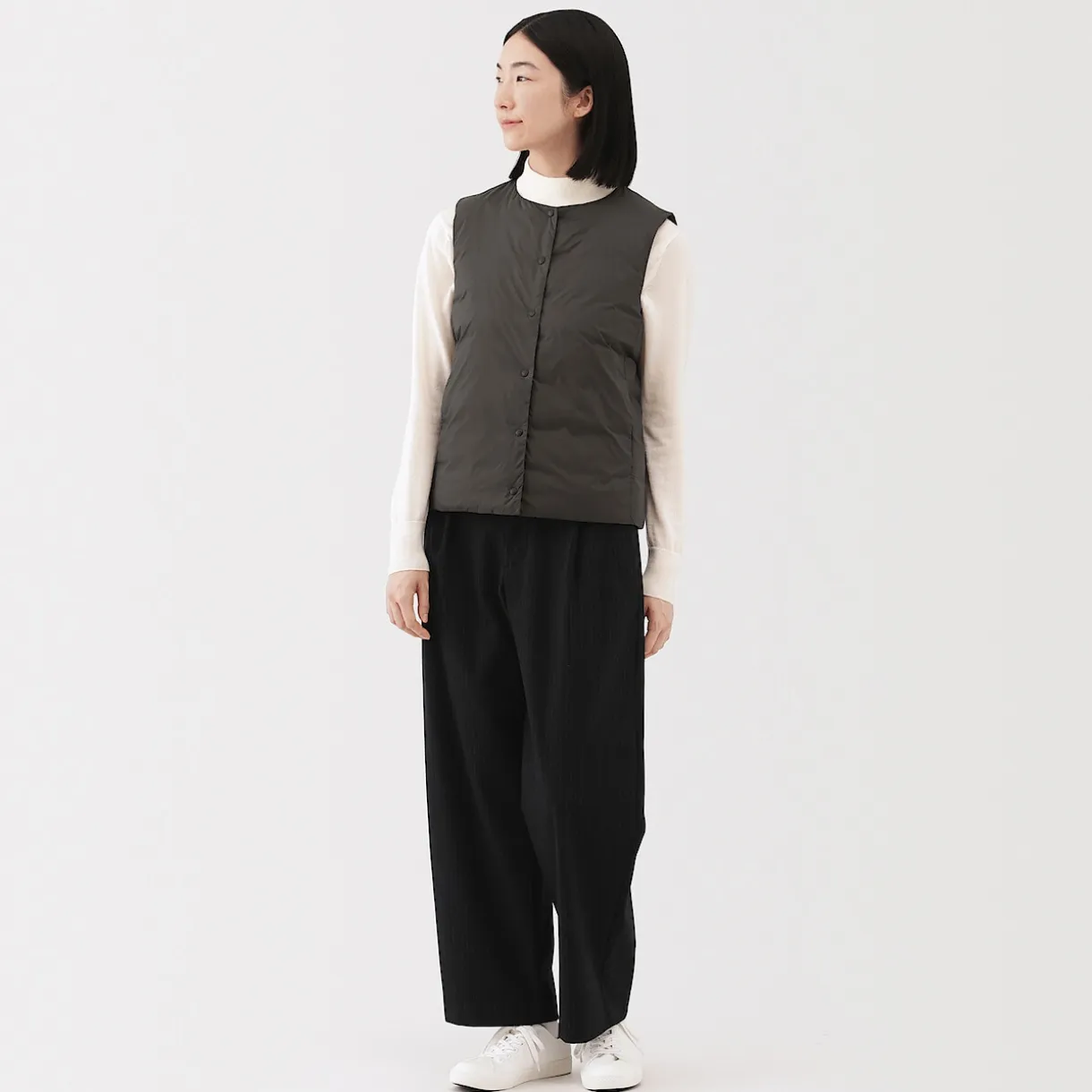 Doudoune légère pliable en nylon recyclé sans manche sans col pour femme