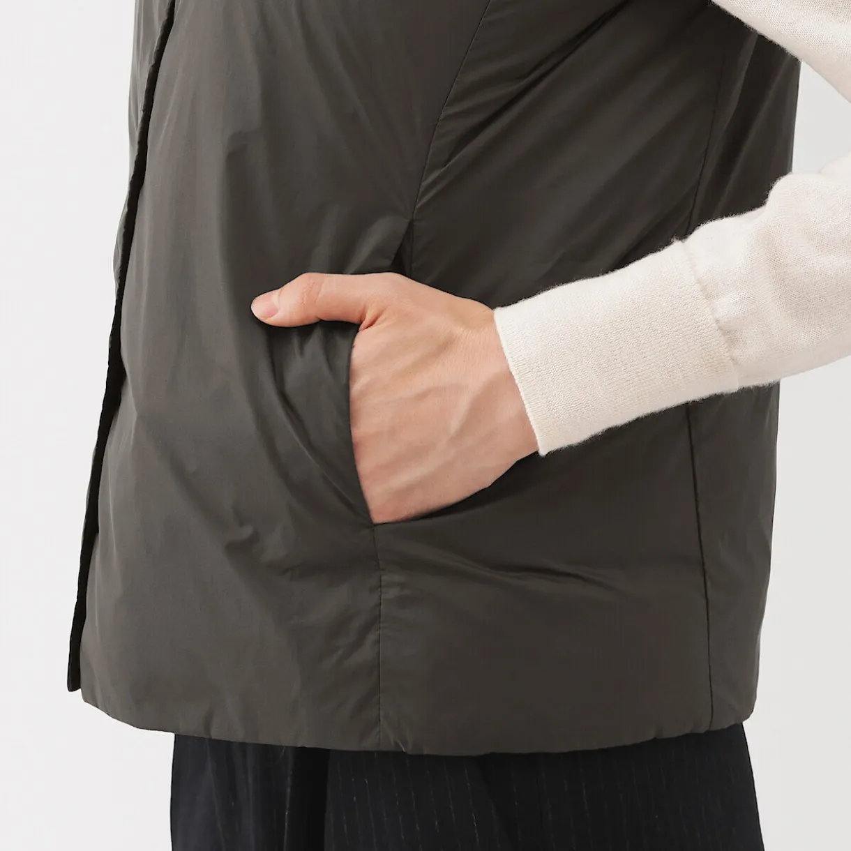 Doudoune légère pliable en nylon recyclé sans manche sans col pour femme