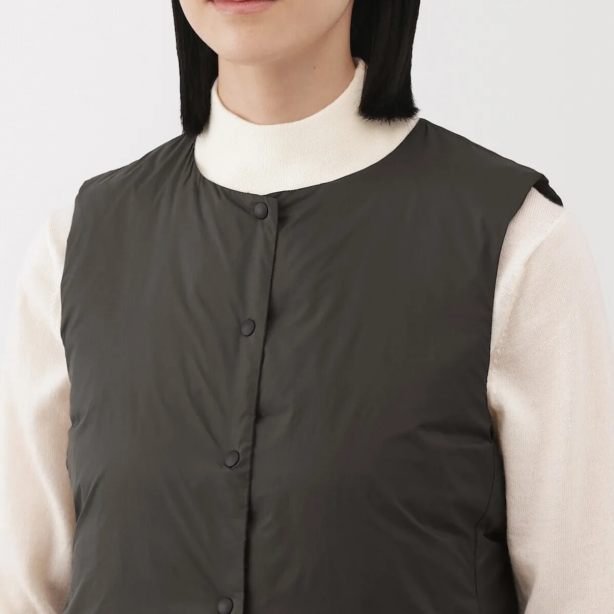 Doudoune légère pliable en nylon recyclé sans manche sans col pour femme