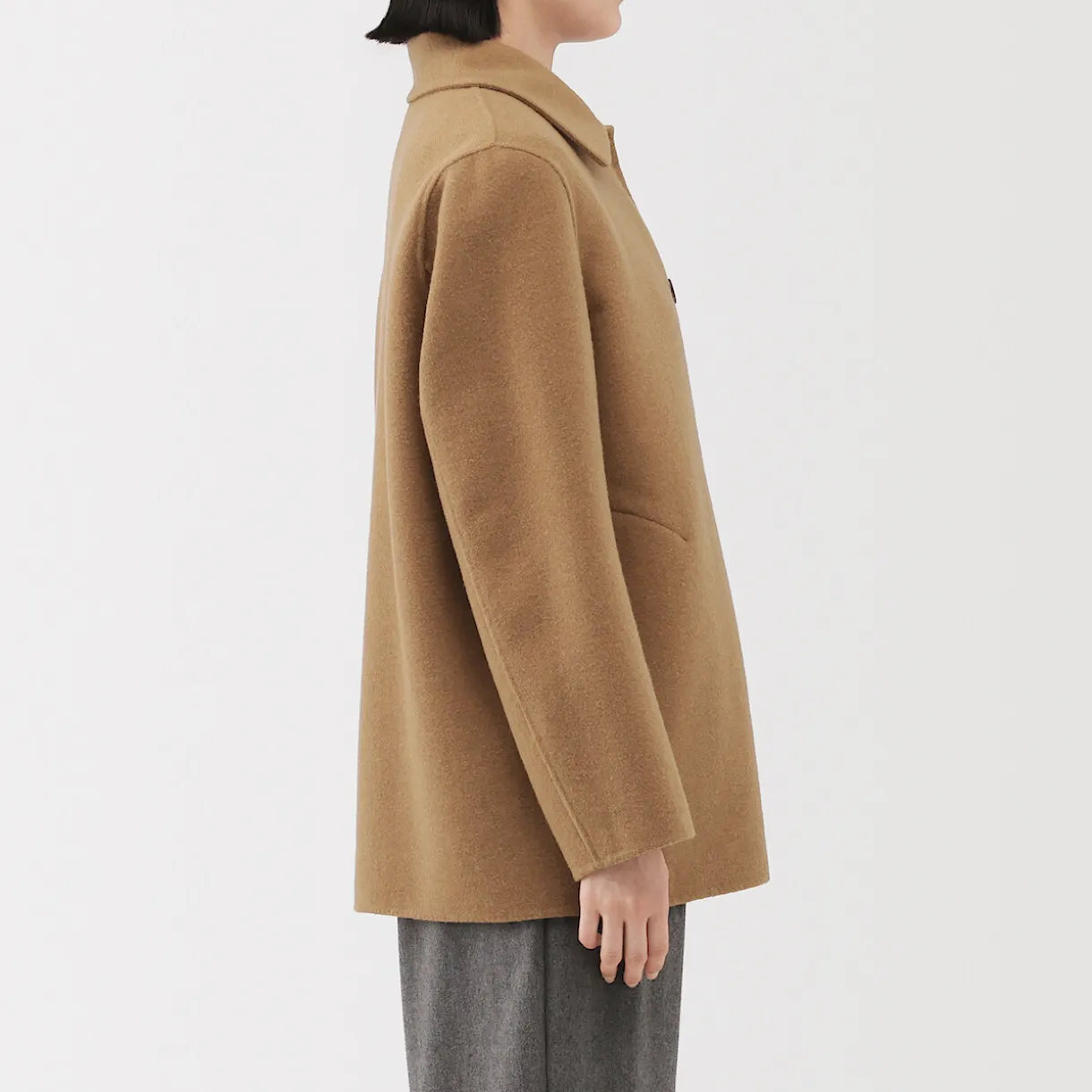 Manteau court en mélange de laine mérinos pour femme