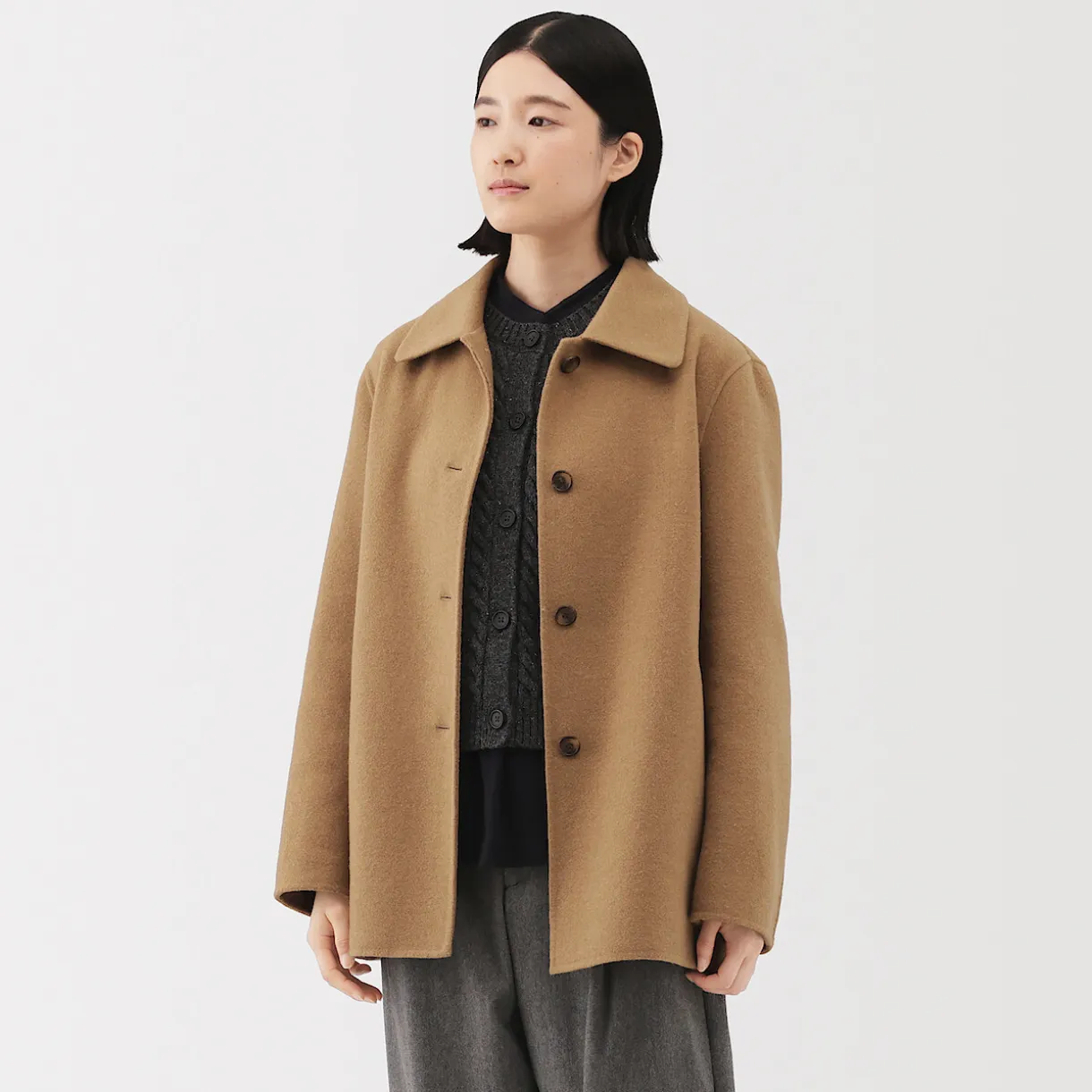 Manteau court en mélange de laine mérinos pour femme