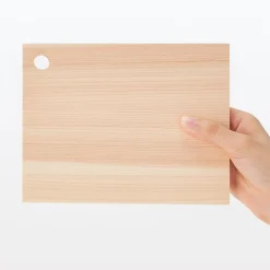 Planche à découper en bois de hinoki avec trou de suspension ‐ Petite