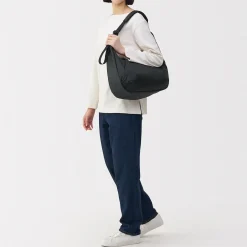Sac à bandoulière rembourré et déperlant en nylon recyclé