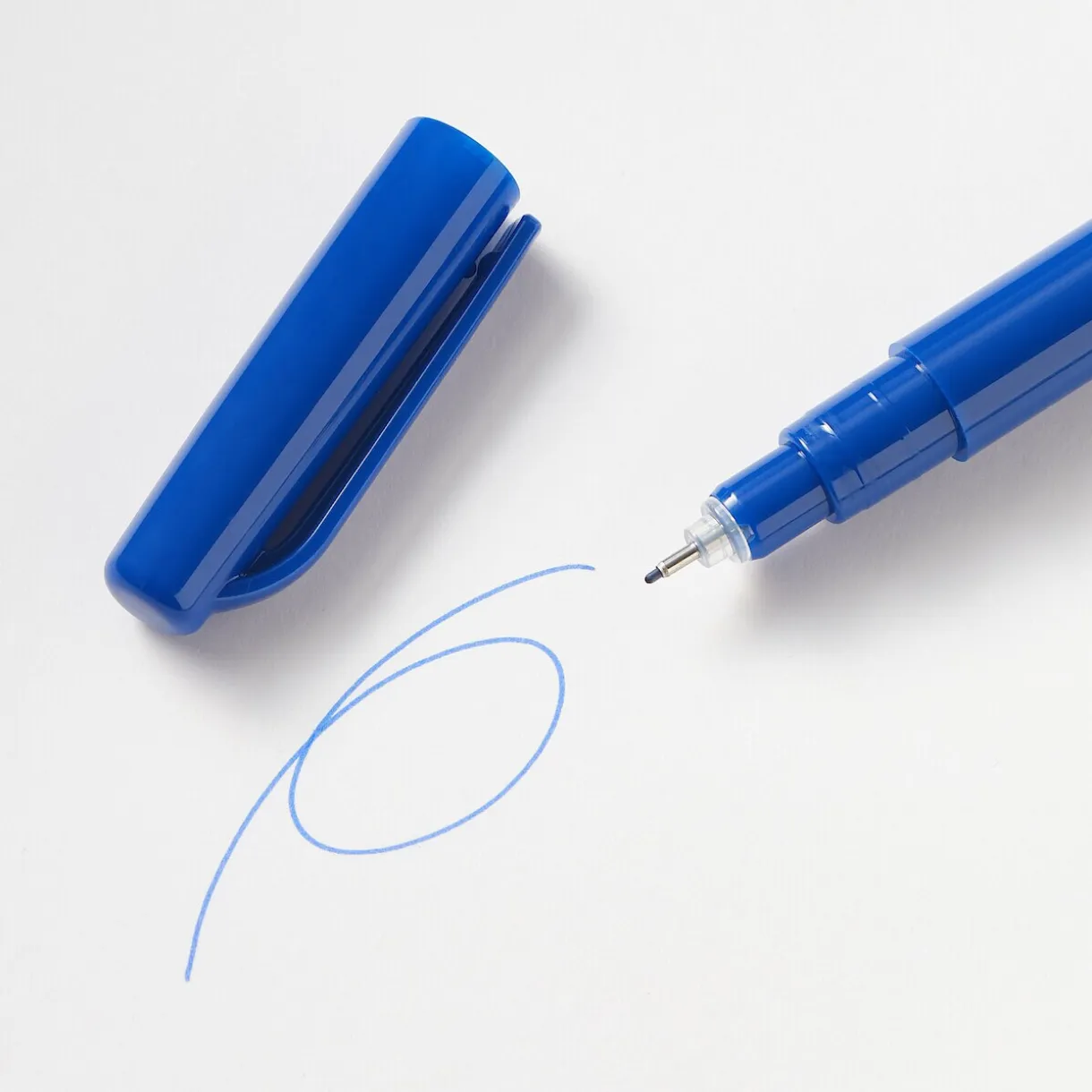 Stylo à encre à base d’eau, pointe fine - 0,5 mm, Bleu