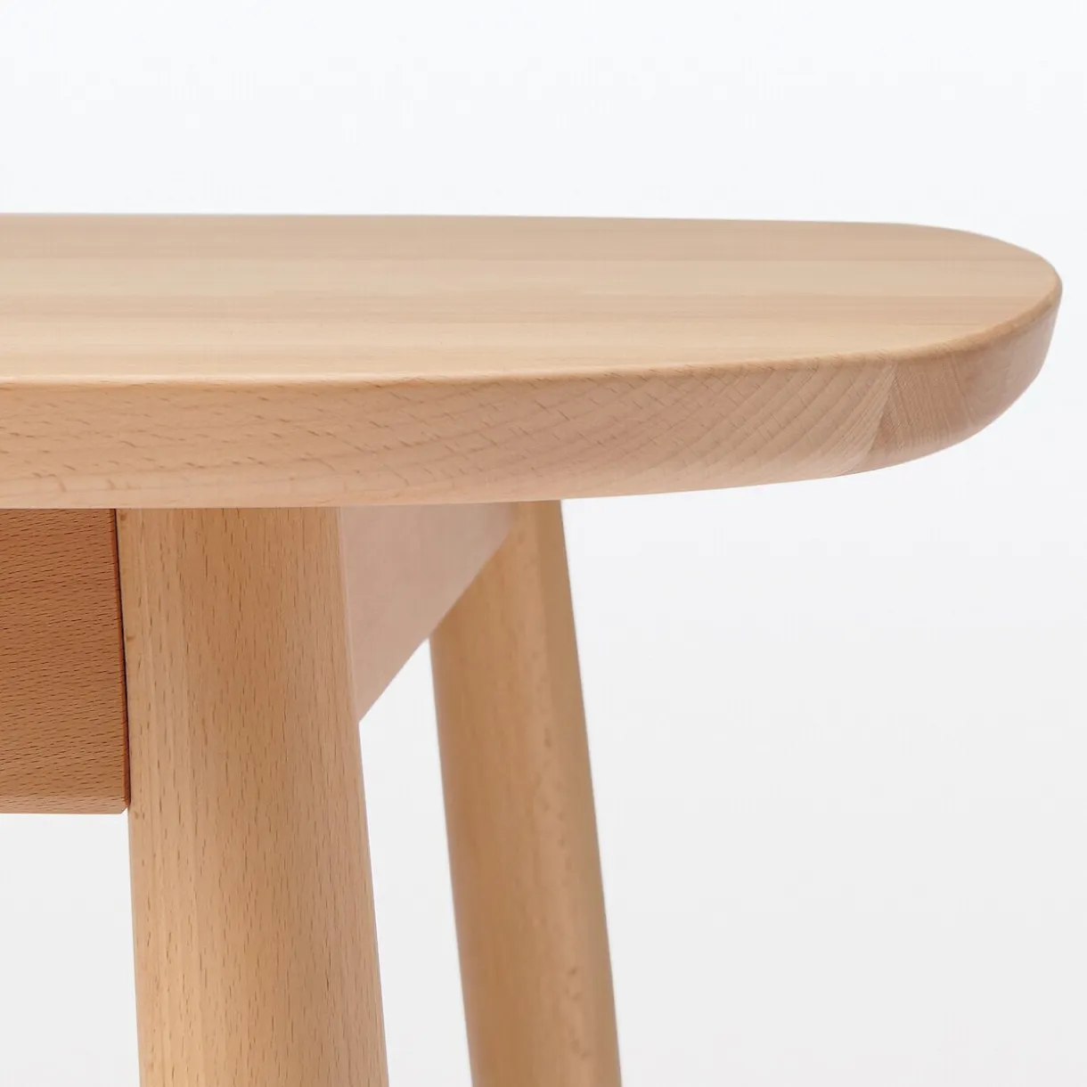 Table en être massif à pieds arrondis ‐ Grande