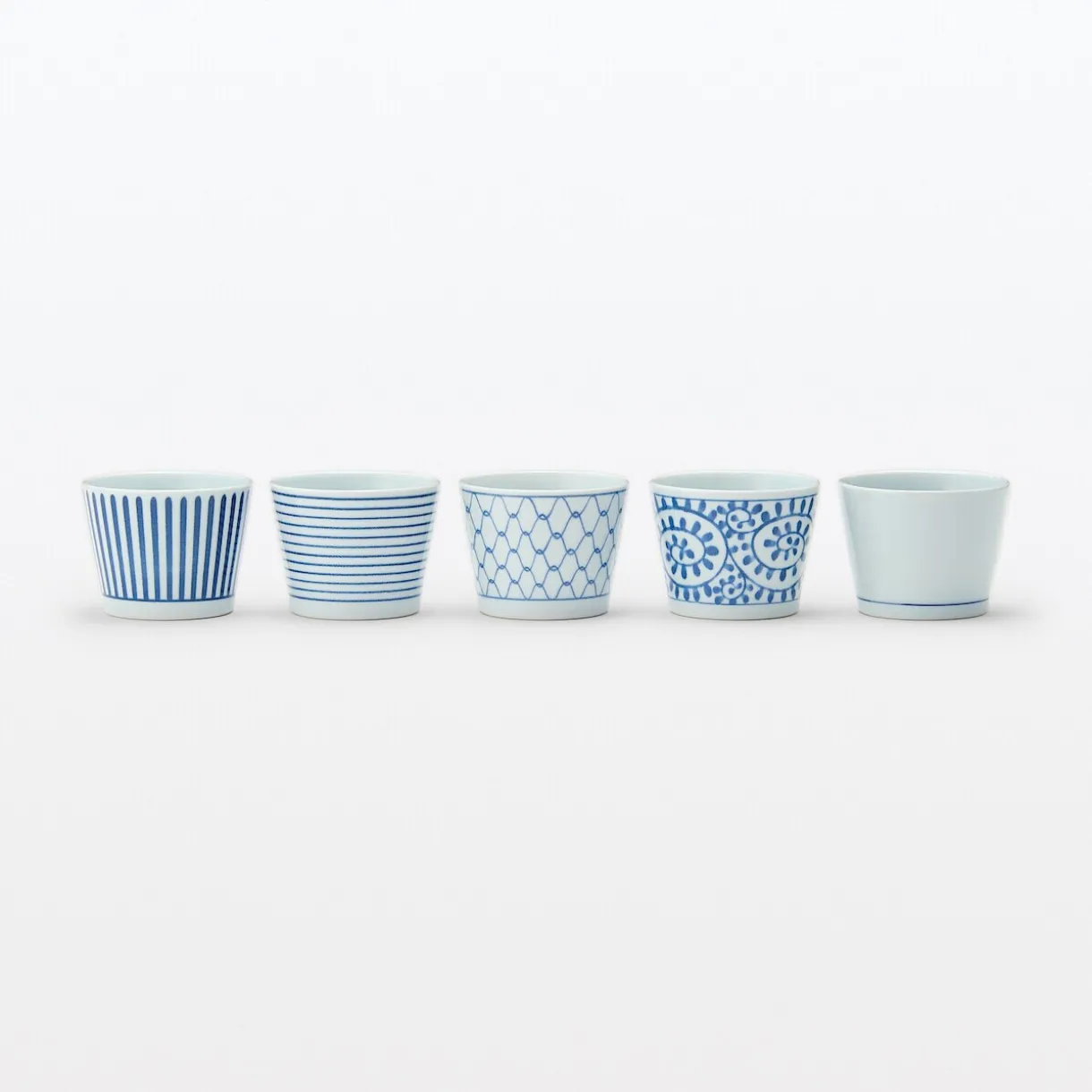 Tasse à saké en porcelaine Hasami - Motif arabesque