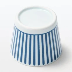 Tasse à saké en porcelaine Hasami - Motif rayures éventail