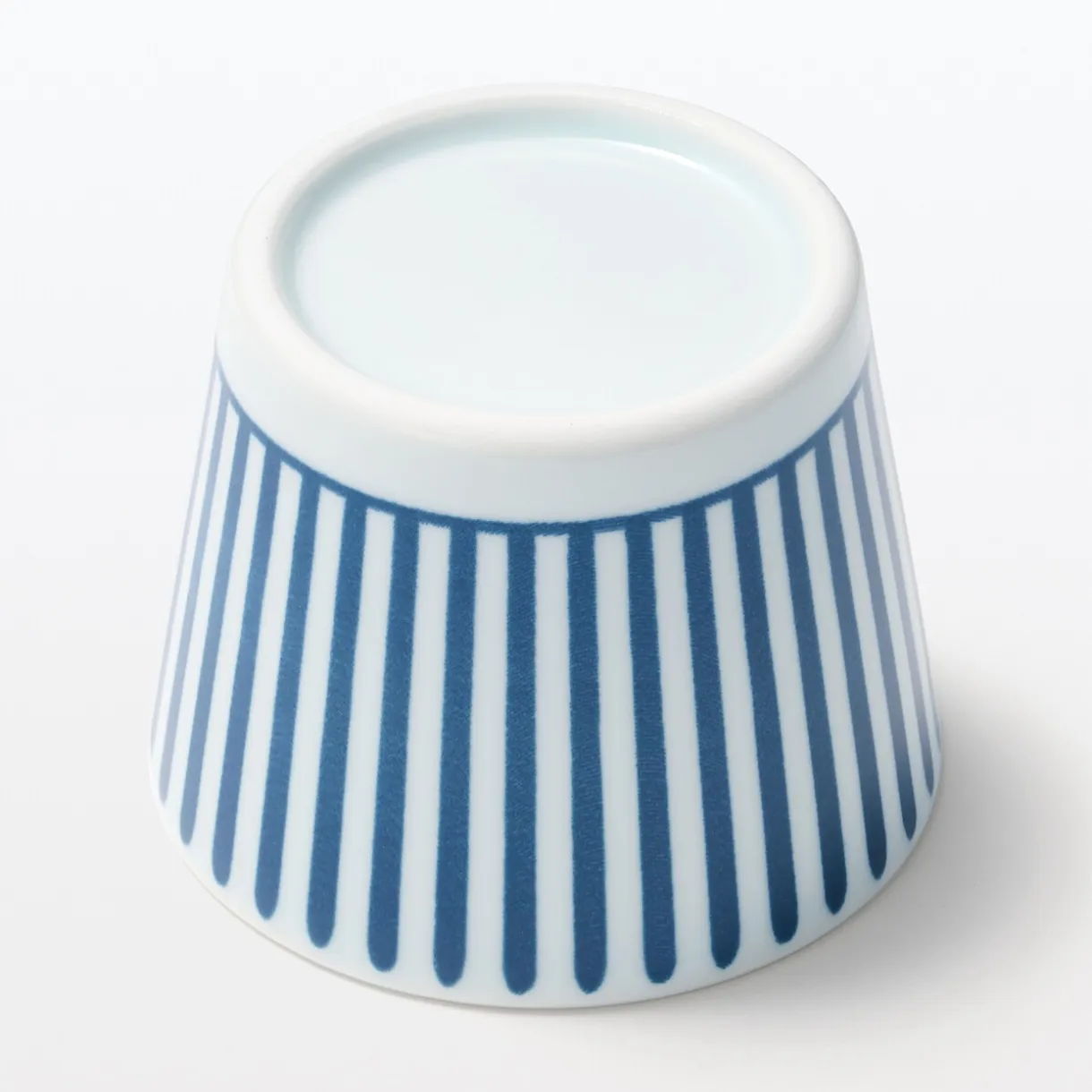 Tasse à saké en porcelaine Hasami - Motif rayures éventail