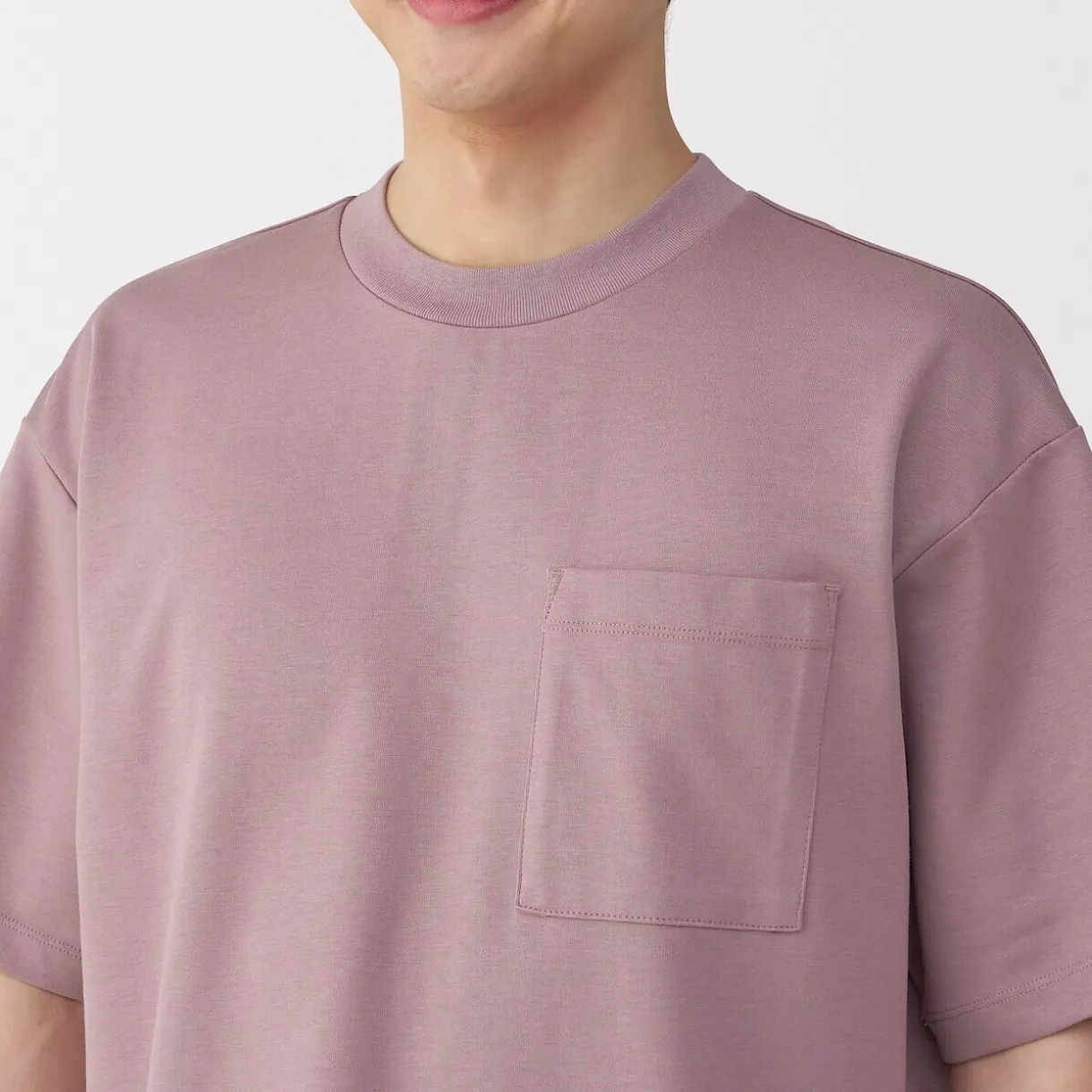 T‐shirt Cool Touch à poche coupe Relax pour homme.