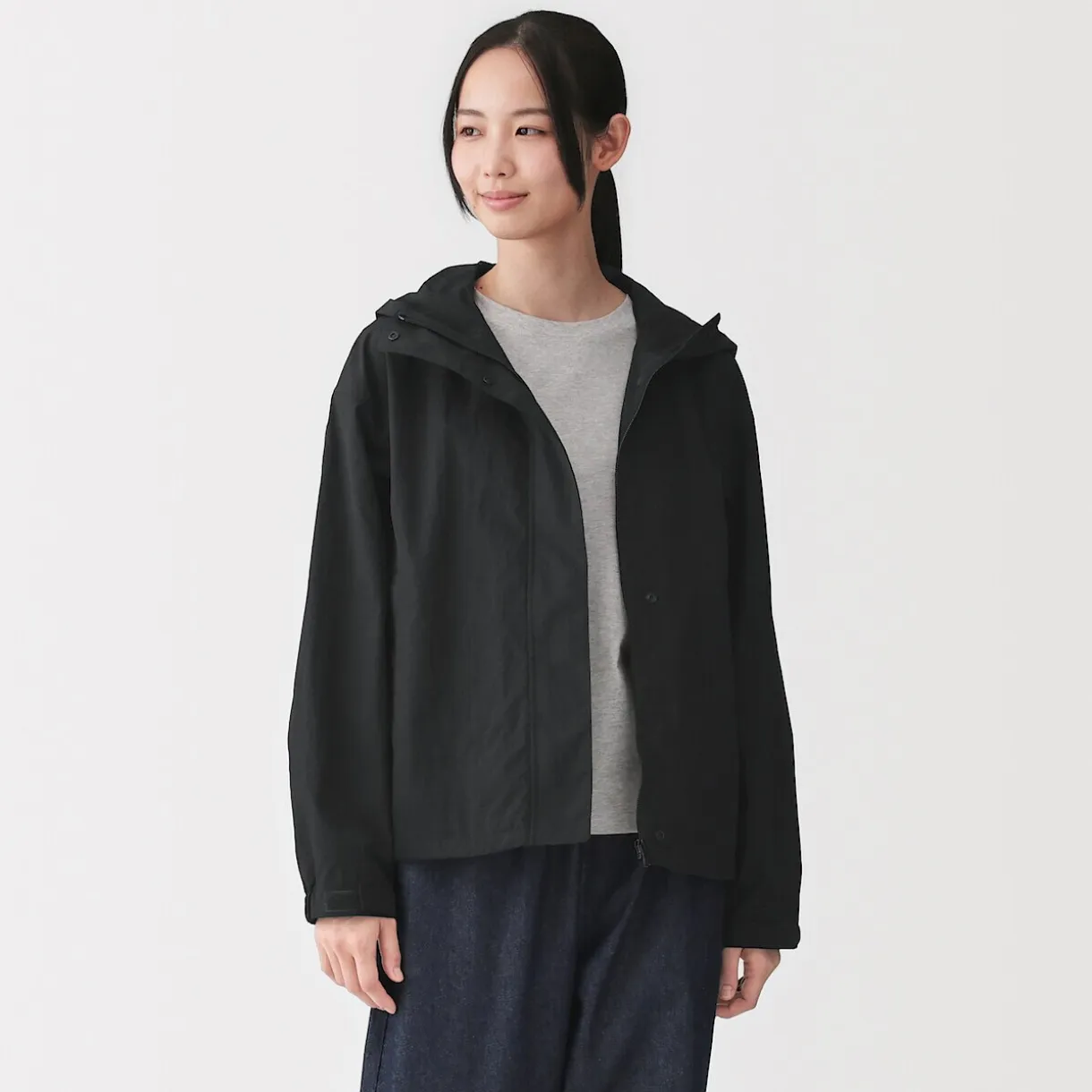 Veste à capuche pliante et déperlante pour femme