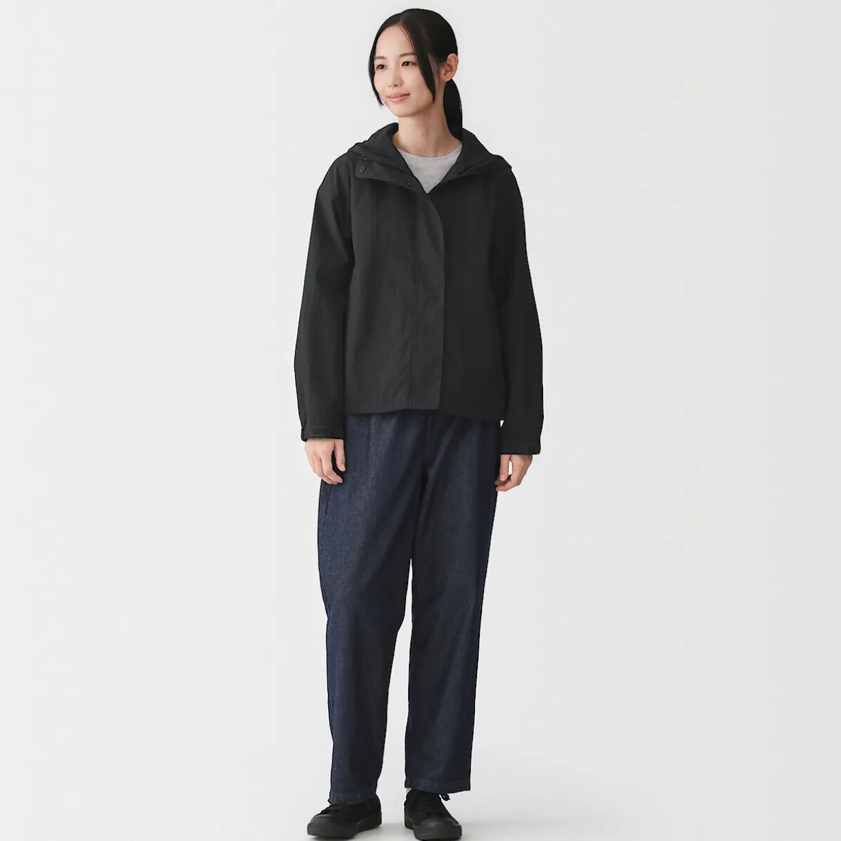 Veste à capuche pliante et déperlante pour femme