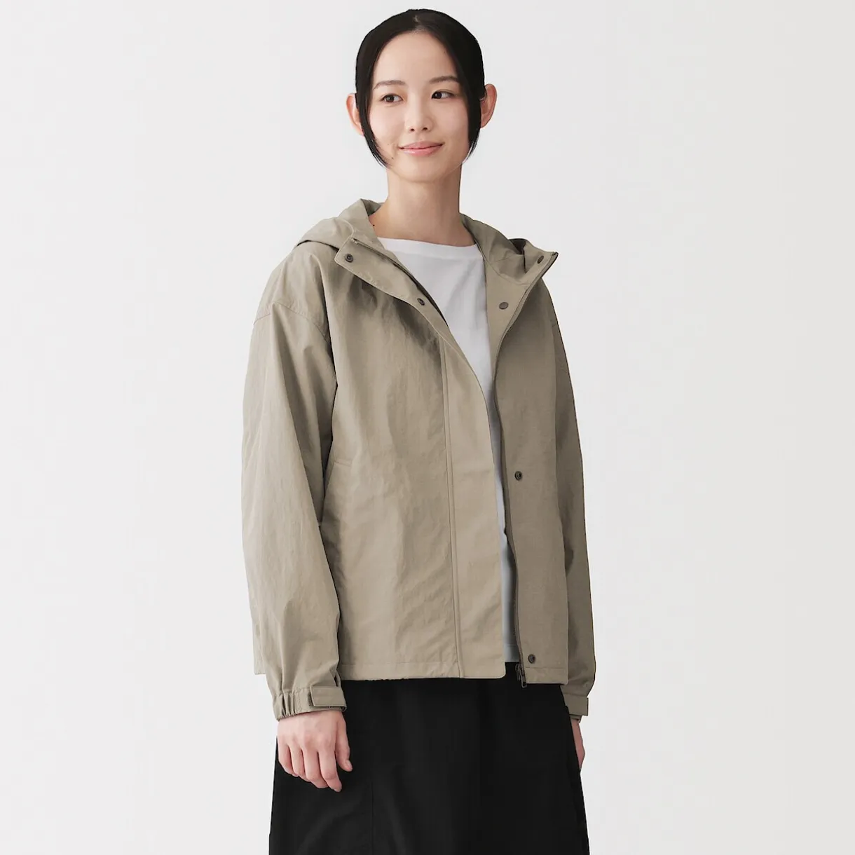 Veste à capuche pliante et déperlante pour femme