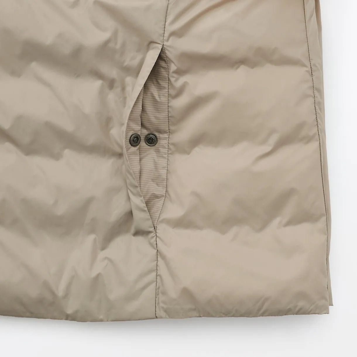 Veste légère pliable en nylon recyclé sans col pour femme